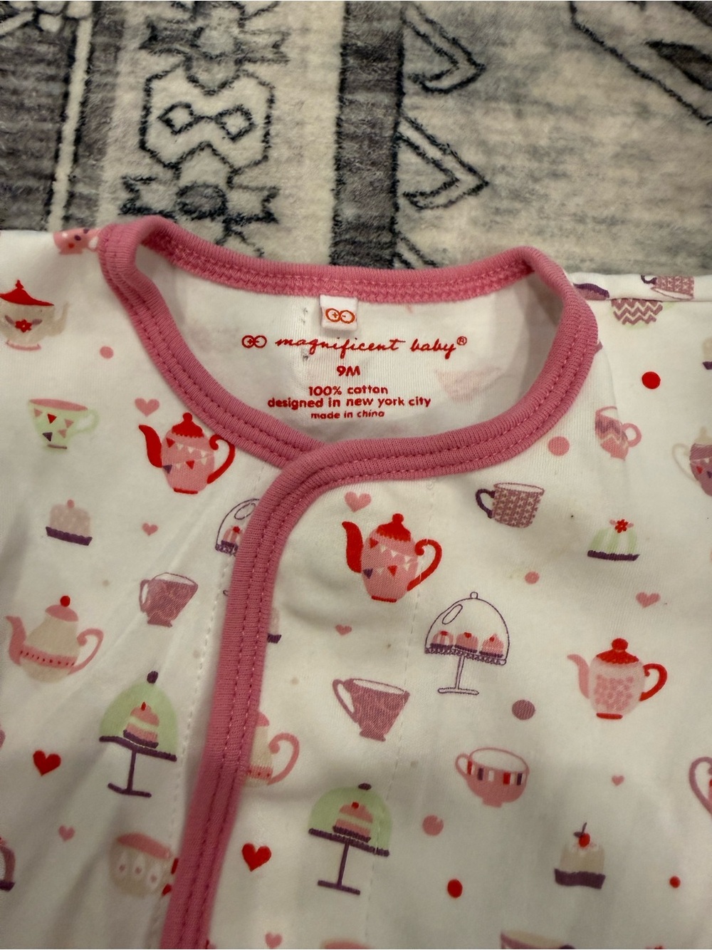 Magnificent Baby baby bodysuit with a pink teapot print-9 month - Picture 3 of 4